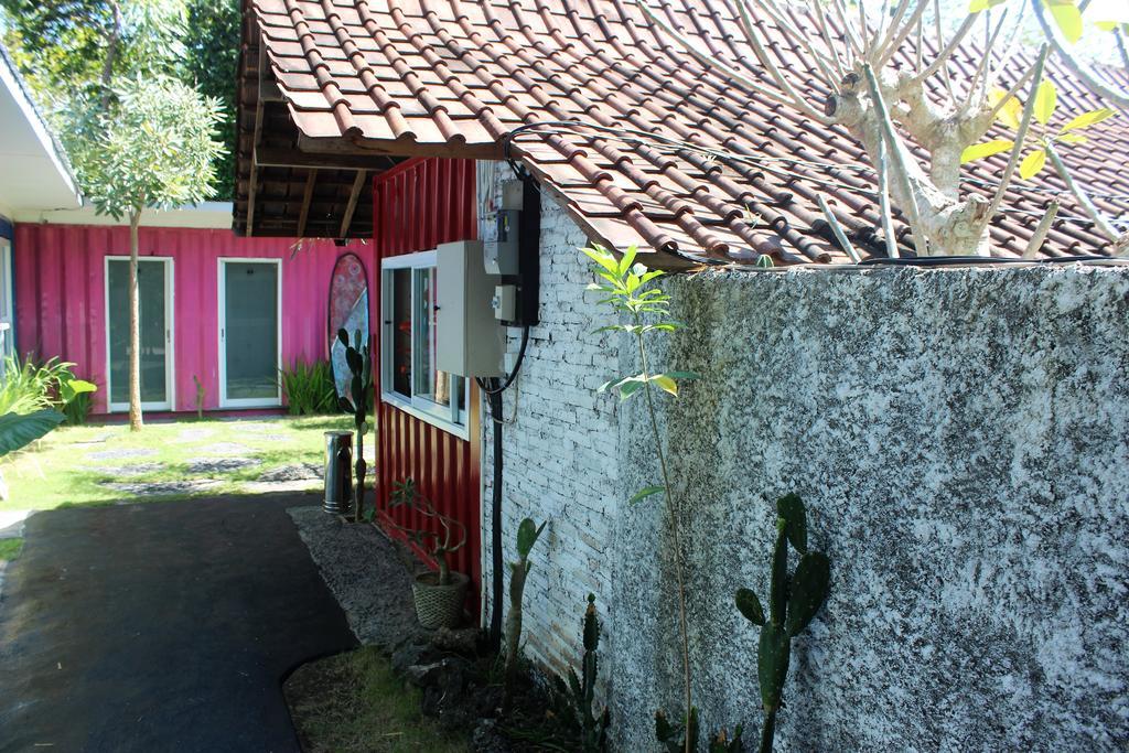 Kubu Container Hotel Uluwatu  Exterior photo