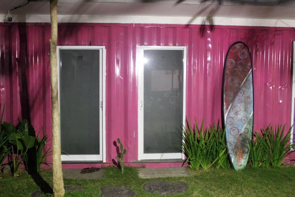 Kubu Container Hotel Uluwatu  Exterior photo