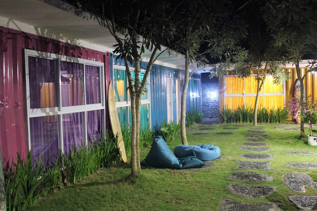 Kubu Container Hotel Uluwatu  Exterior photo